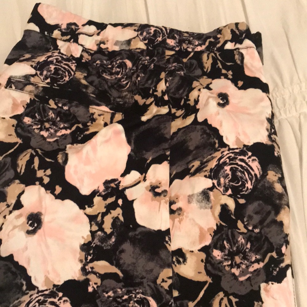 Isaac Mizrahi 24/7 pant Floral print size 2 regular length